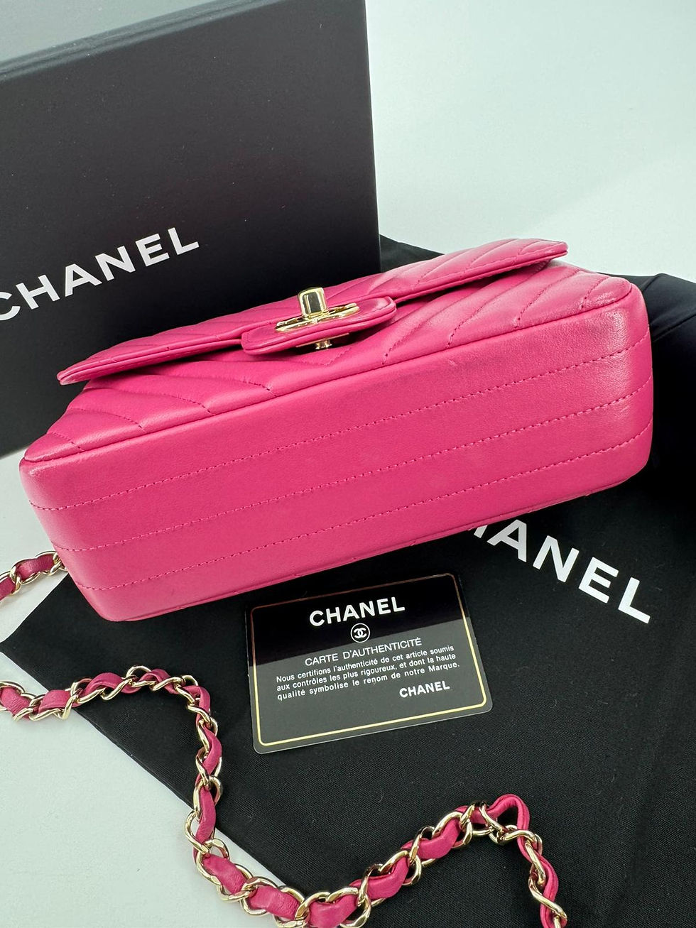 Thumbnail: Chanel 2015-2016 Calfskin Chevron Shoulder Flap Bag with Gold hardware 