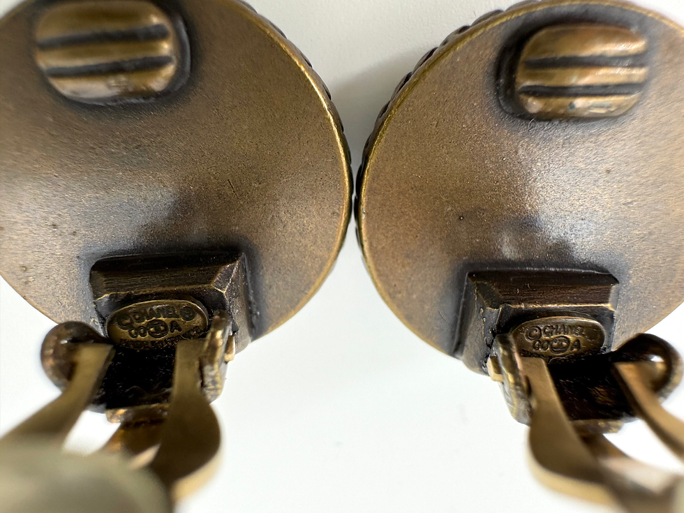 Thumbnail: Chanel Vintage 00A Metal Black Round Clip-on Earrings