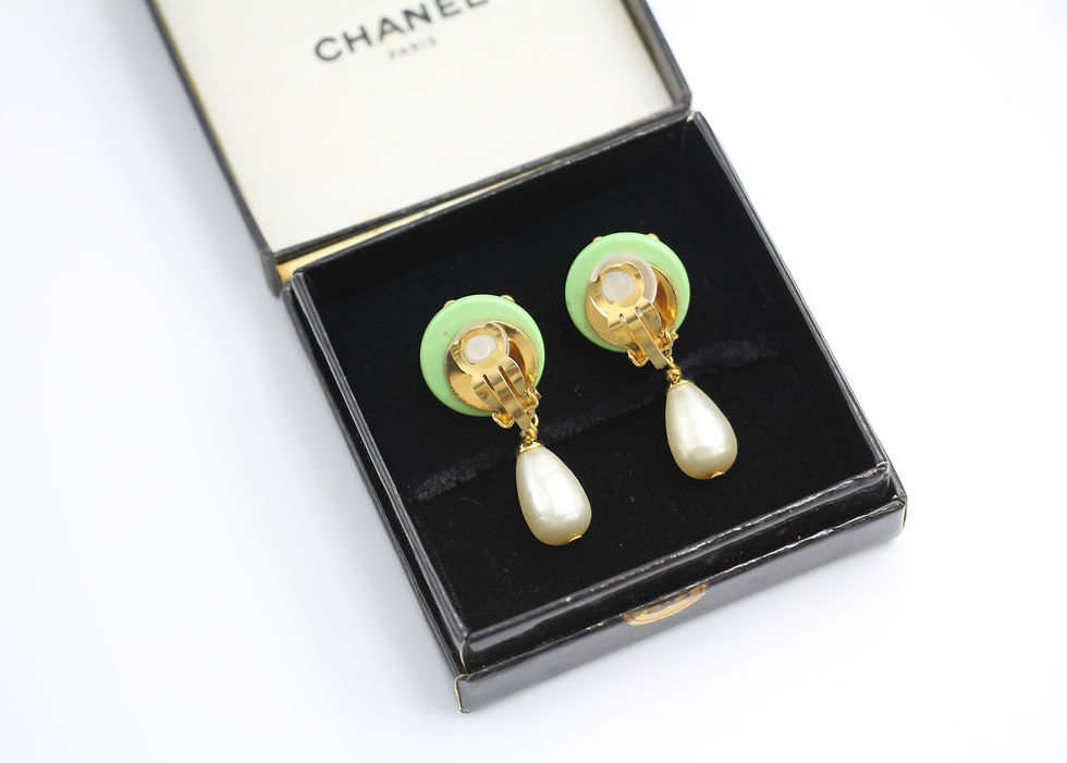 Thumbnail: Chanel Vintage 96C Resin Green Dot Imitation Pearl Dangle Clip-on Earrings