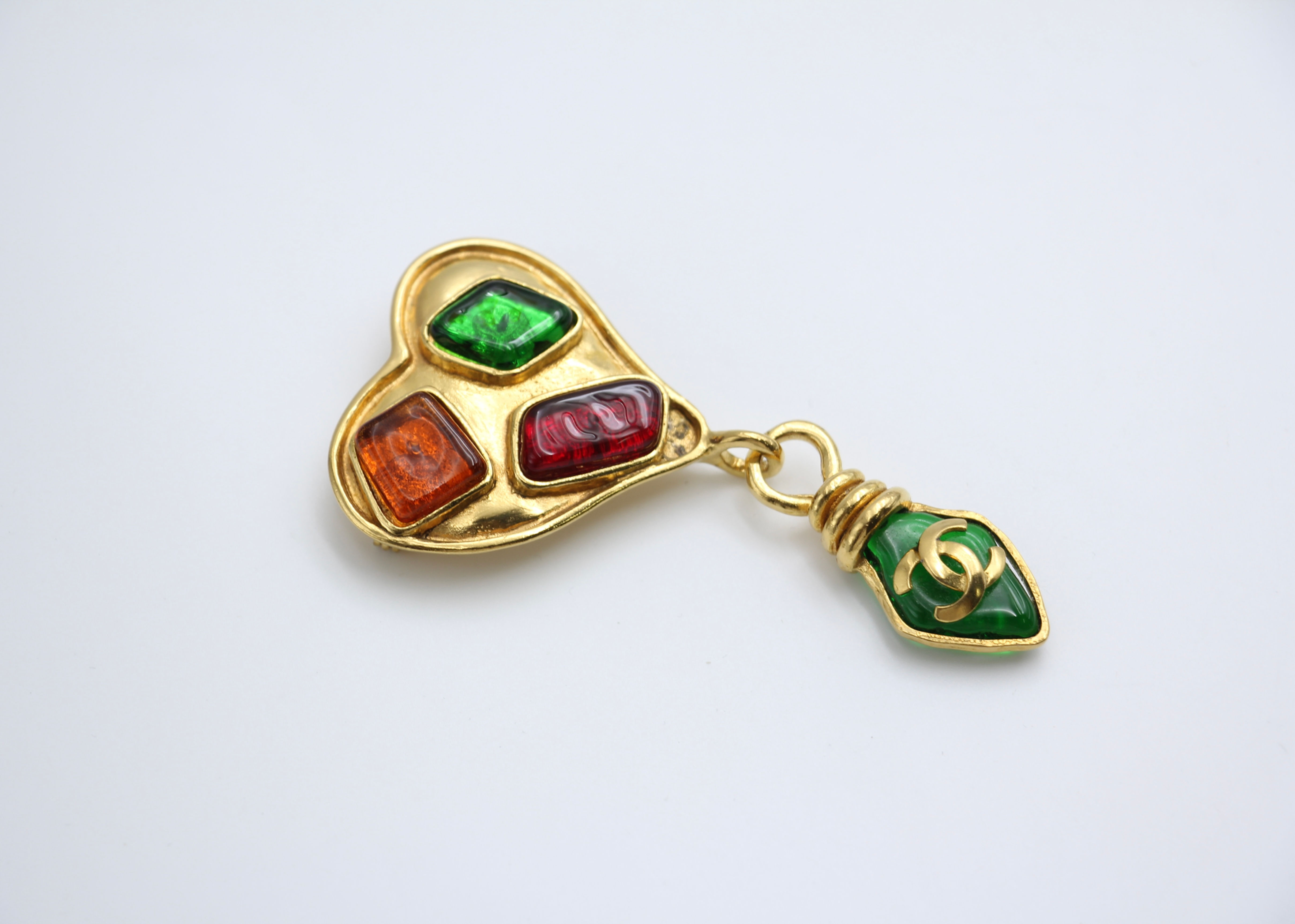 Chanel Vintage 95P Gripoix Green Red Orange Heart-shaped Gold-plated Pendant Bro