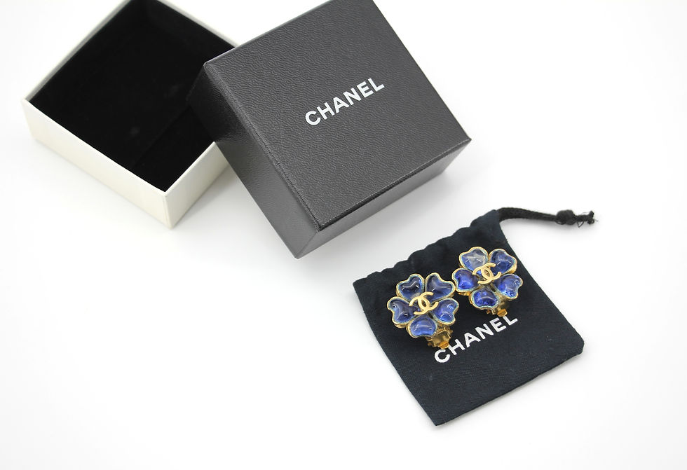 Thumbnail: Chanel Vintage 97P Gripoix Gold-plated Purple & Blue Camellia Clip-on Earrings
