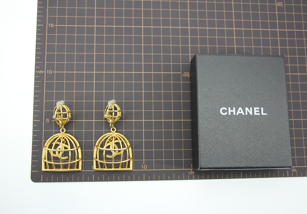 Thumbnail: Chanel Vintage 92 Gold-Plated Birdcage Clip-on Earrings