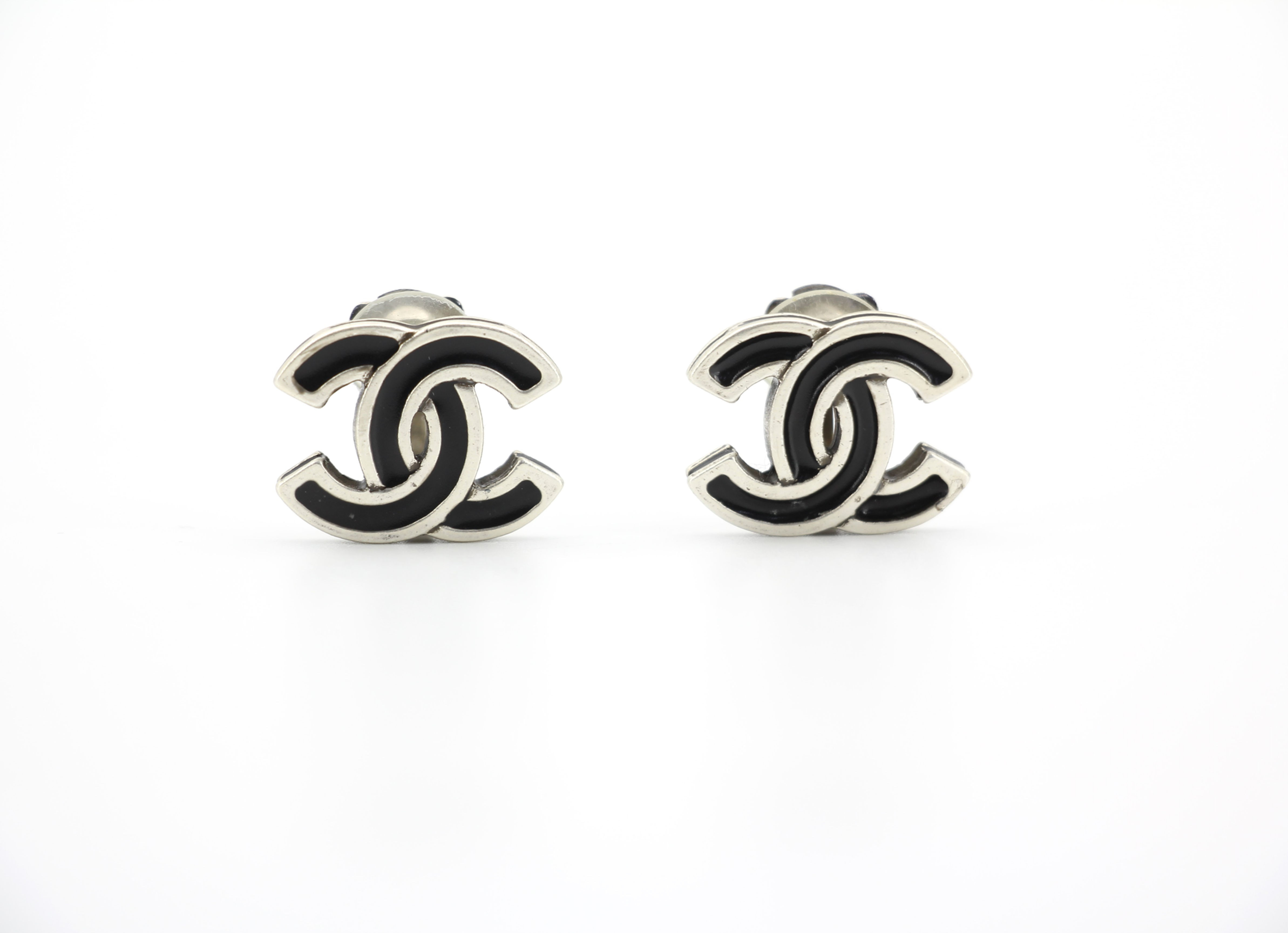 Chanel Vintage 04A Metal Black Silver CC Clip-on Earrings