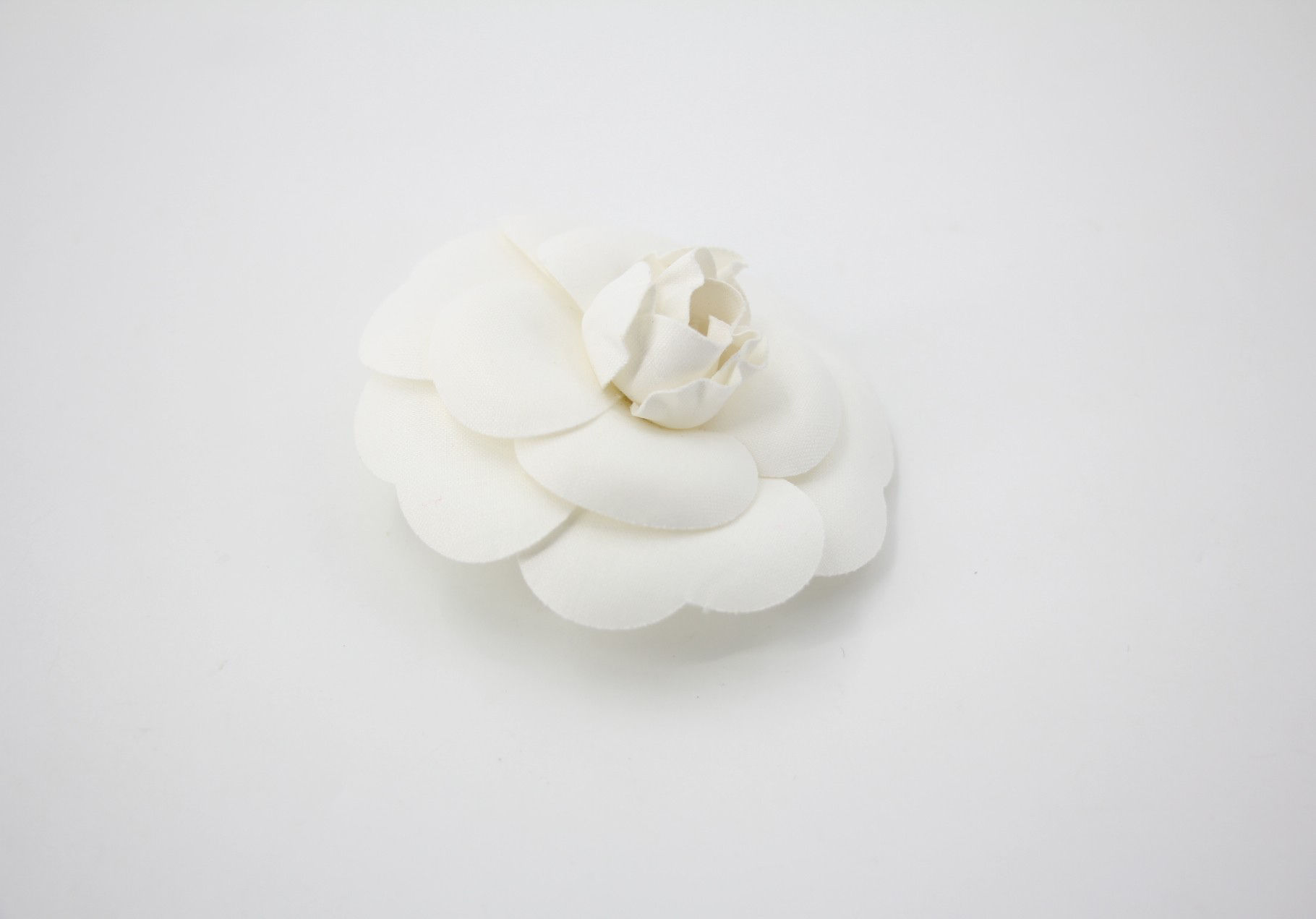 Chanel Vintage 81-85 White Silk Camellia Brooch