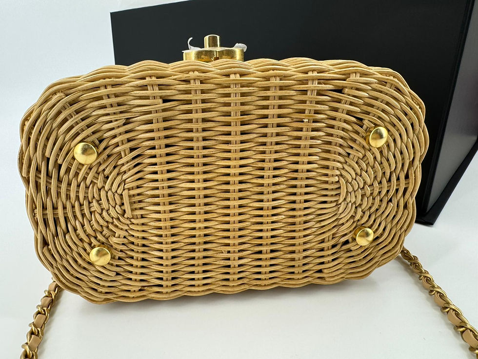 Thumbnail: Chanel Cruise 2025/26 Braided Rattan & Gold-Tone Metal Beige Vanity Case