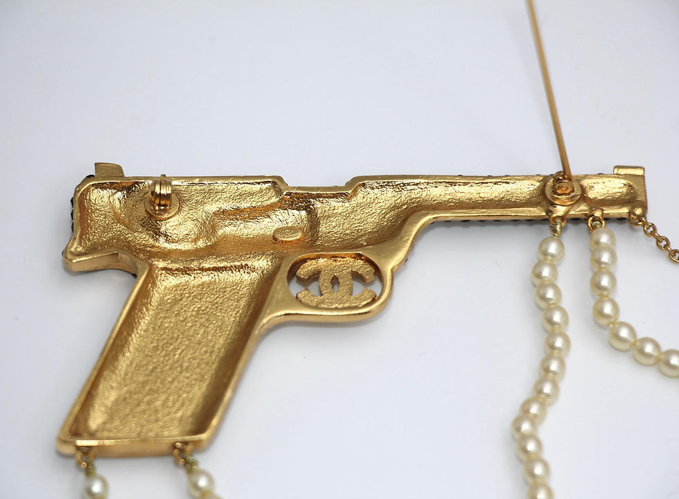 Thumbnail: Chanel Vintage 01A Rhinestone CC Imitation Pearl Necklace Large Pistol Brooch
