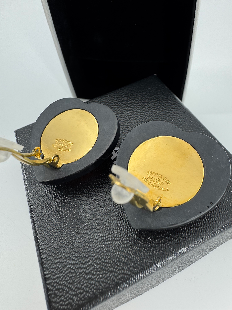 Thumbnail: Chanel Vintage 95P Rhinestone & Gold Plated Heart Black and Red Clip-on Earrings