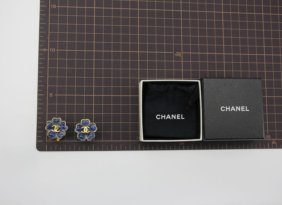 Thumbnail: Chanel Vintage 97P Gripoix Gold-plated Purple & Blue Camellia Clip-on Earrings