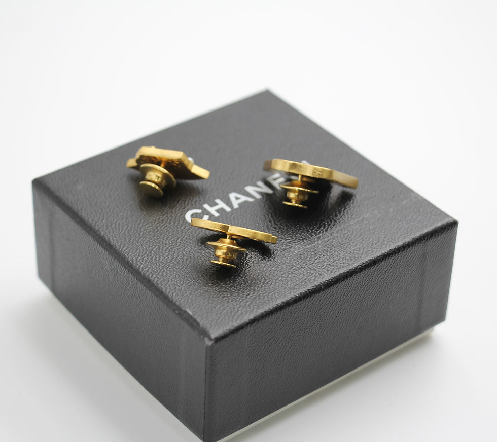 Thumbnail: Chanel Vintage 02A Enamel Three-piece Hat Clothing CC Brooch
