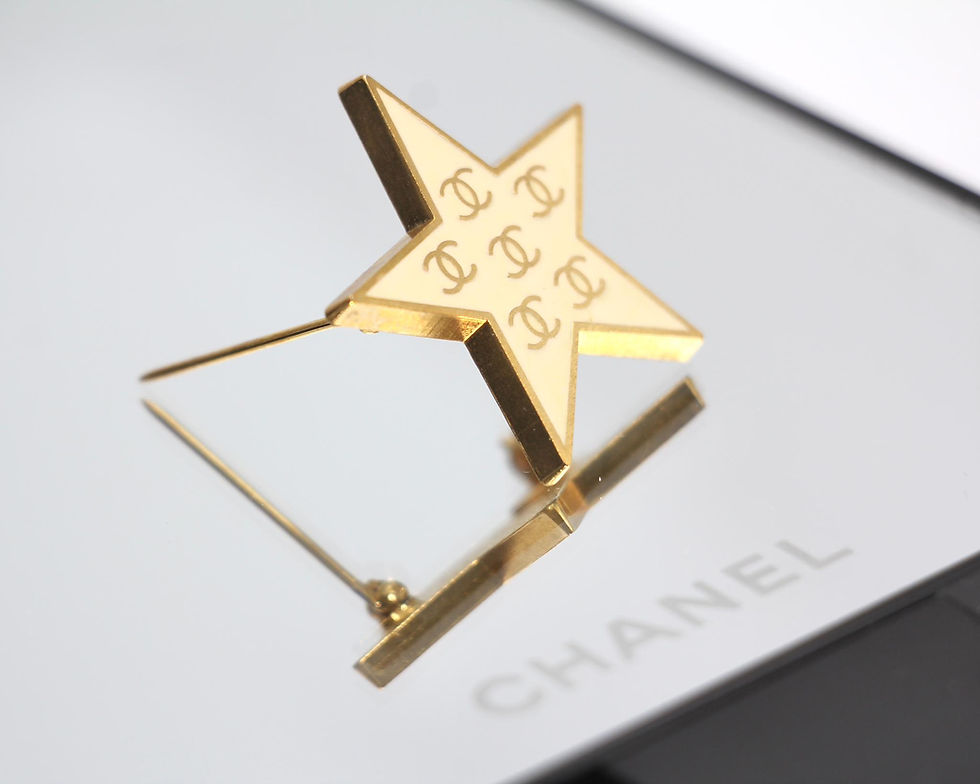 Thumbnail: Chanel Vintage 01P Metal Yellow Star Brooch