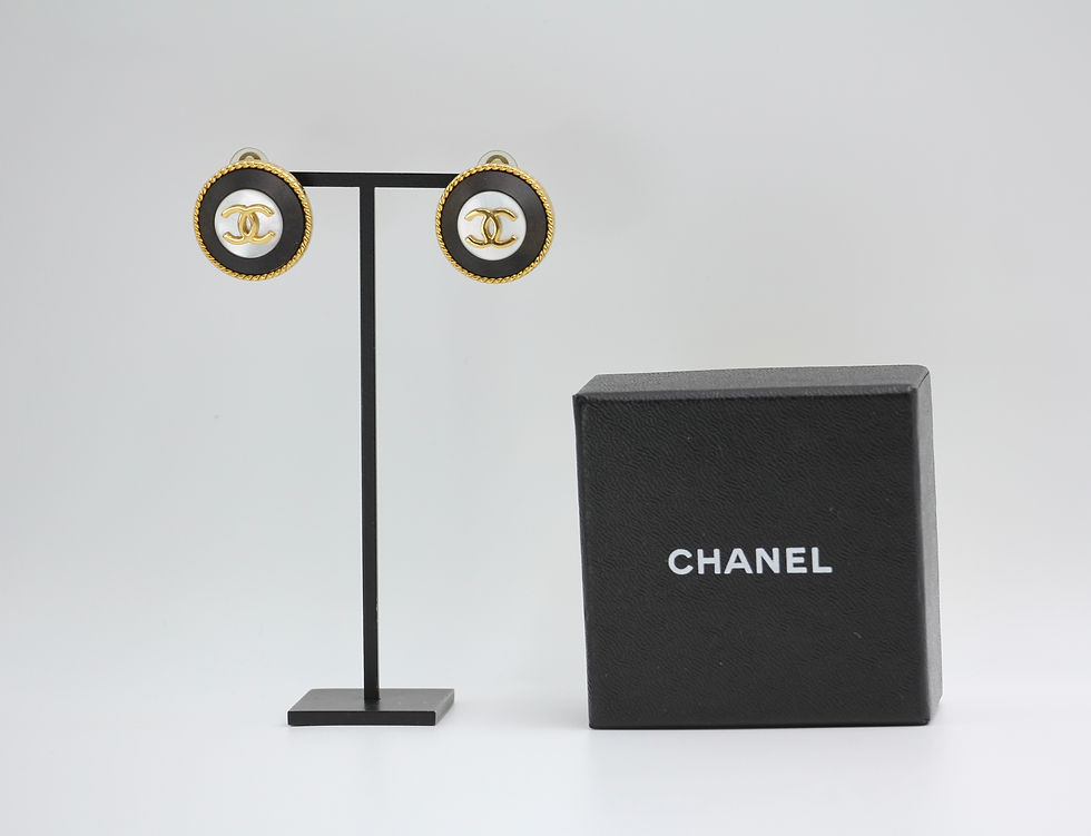 Thumbnail: Chanel Vintage 97P Mother-of-pearl Walnut and Black Gold Earrings 