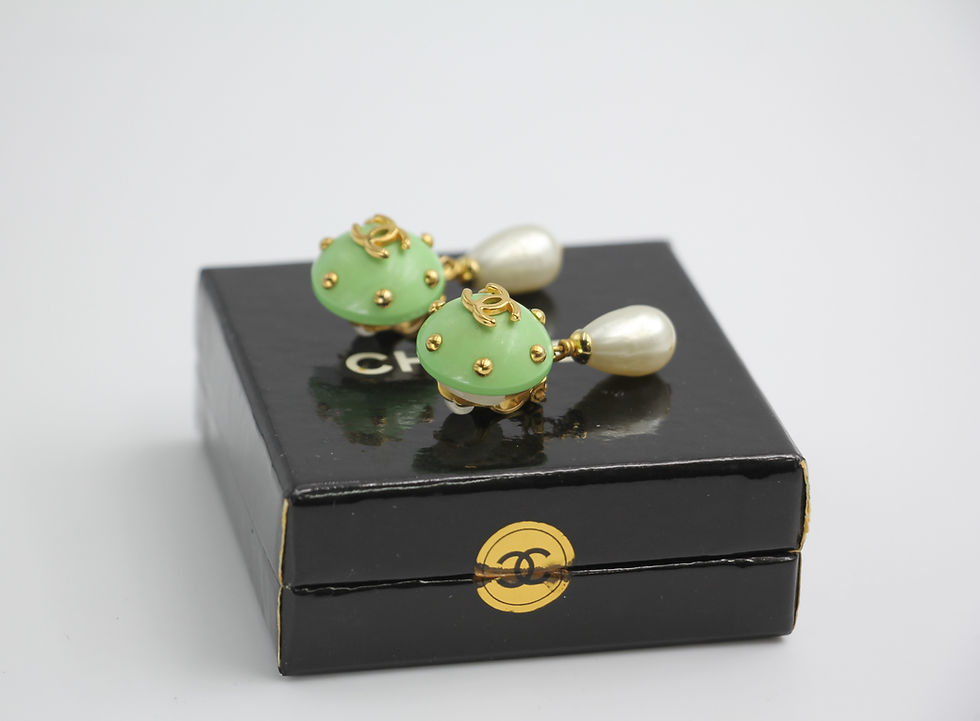 Thumbnail: Chanel Vintage 96C Resin Green Dot Imitation Pearl Dangle Clip-on Earrings