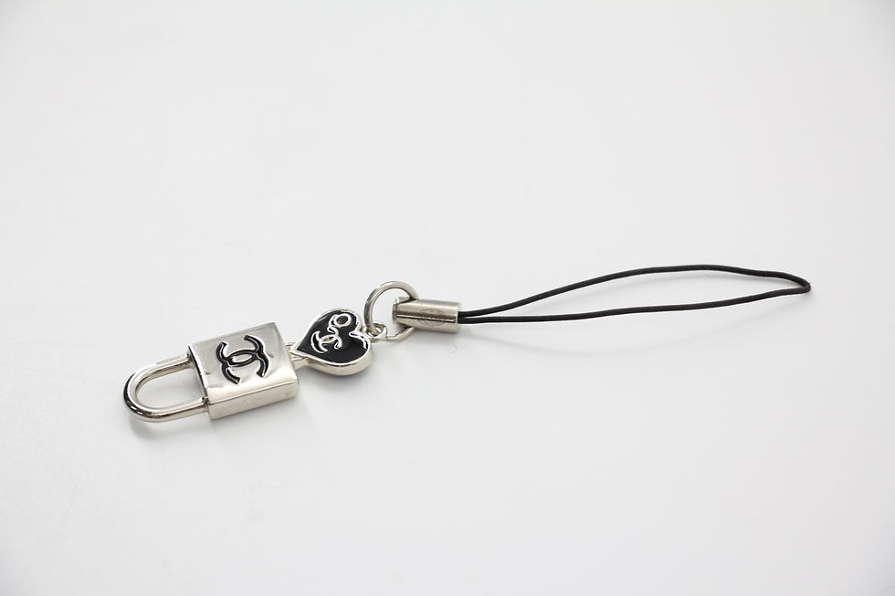 Thumbnail: Chanel Vintage 07P Metal Silver Keyring Bag Charm