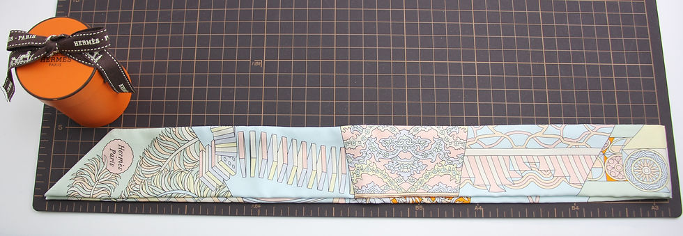 Thumbnail: Hermes De l'Ombrelle aux Silk Twilly Pale Pink Sky Orange