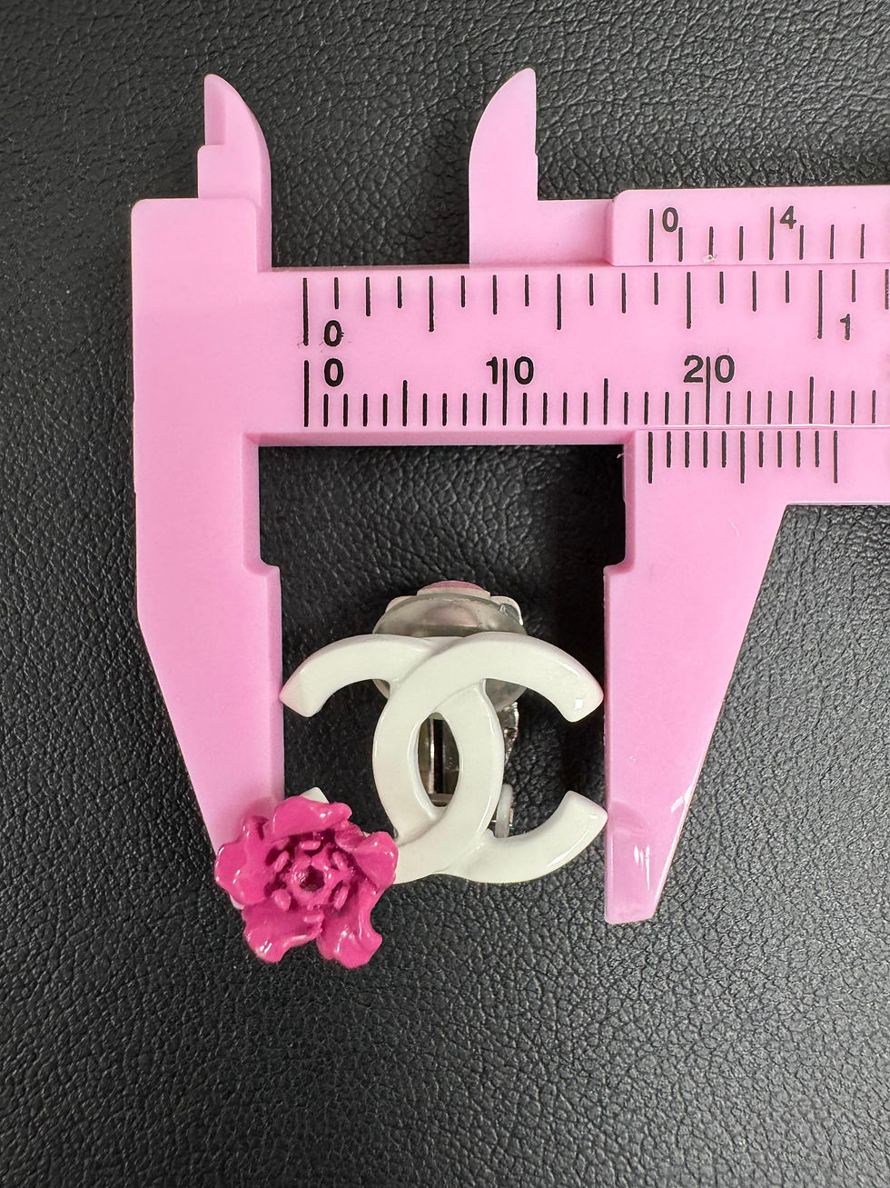 Thumbnail: Chanel Vintage 04P Resin Pink Red Flower Clip-on Earrings