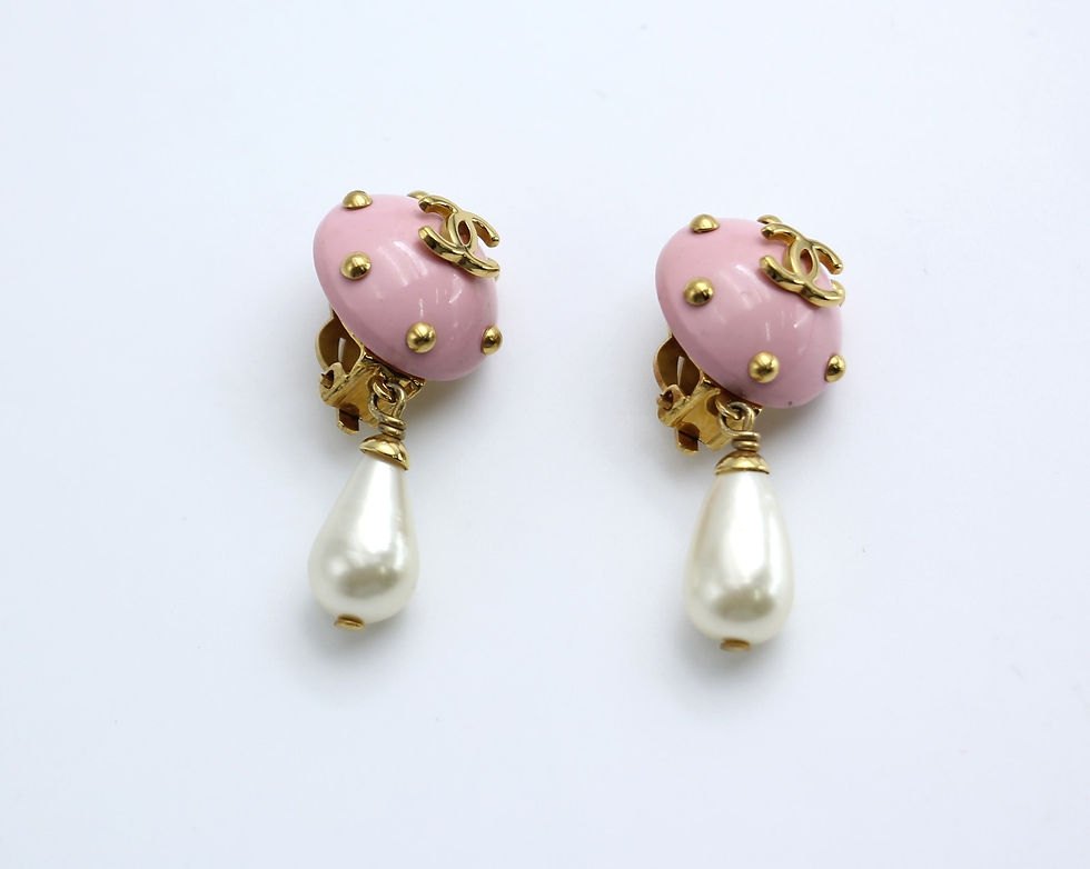 Thumbnail: Chanel Vintage 96C Imitation Pearl & Resin Light Pink Bean Clip-on Earrings