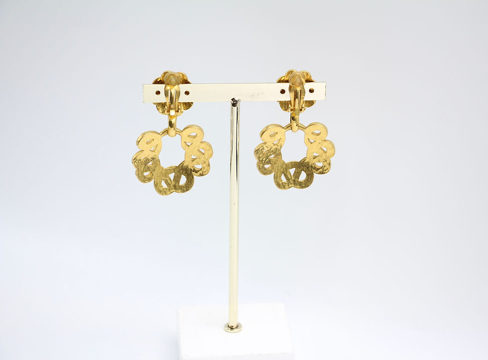 Thumbnail: Chanel Vintage 97P Gold-plated Large Wreath Dangle Clip-on Earrings