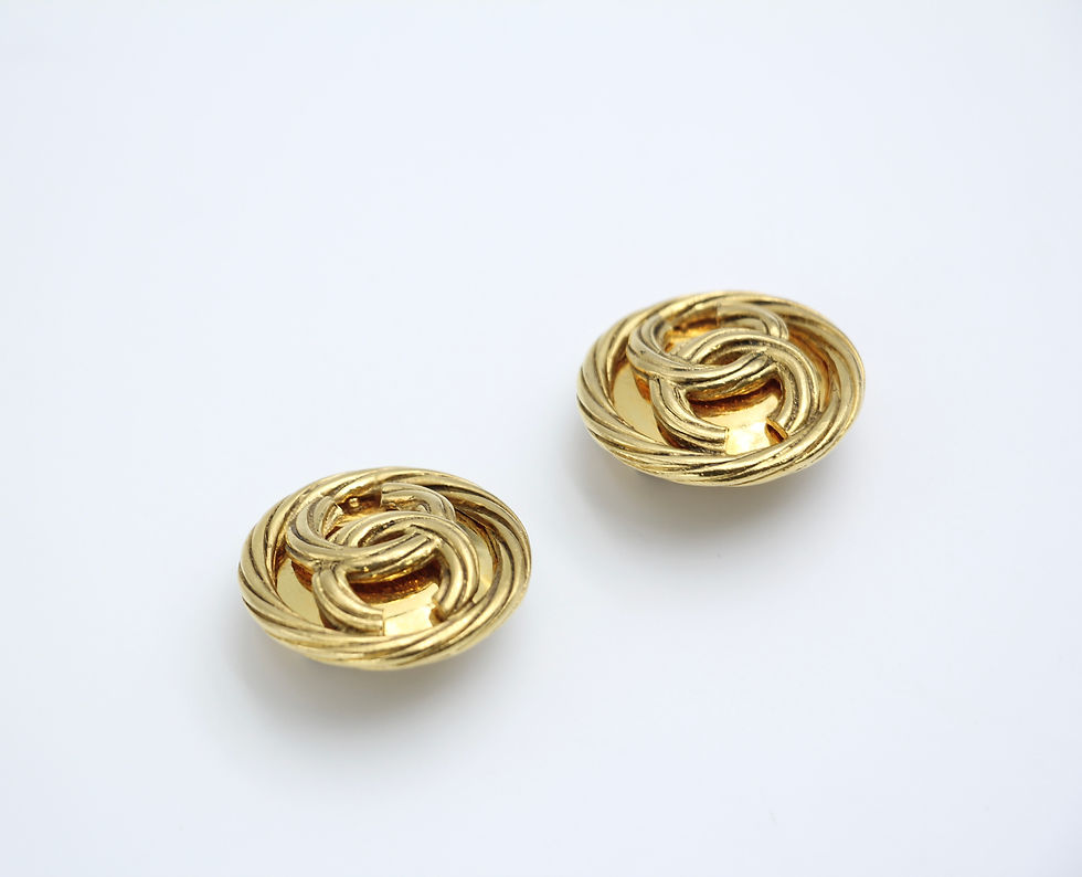 Thumbnail: Chanel Vintage 93P Gold Plated Button Gold Clip-on Earrings