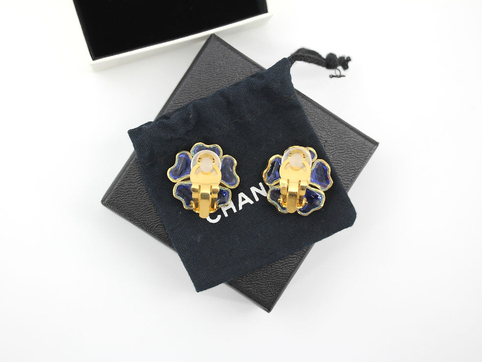 Thumbnail: Chanel Vintage 97P Gripoix Gold-plated Purple & Blue Camellia Clip-on Earrings