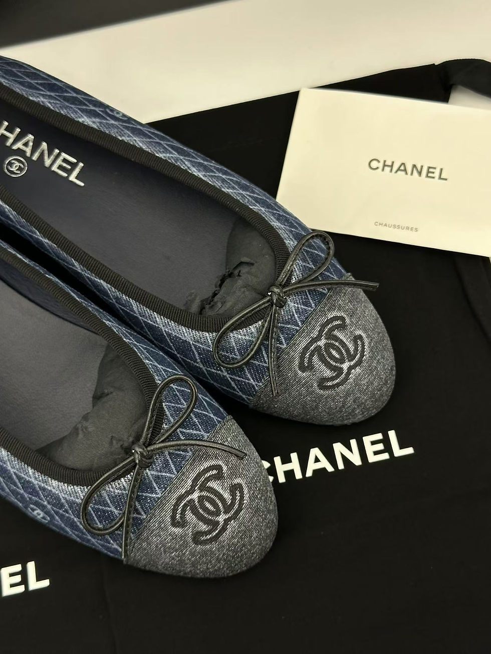 Thumbnail: Chanel 25P Denim Ballet Flats Size 39 in Navy Blue & Dark Grey