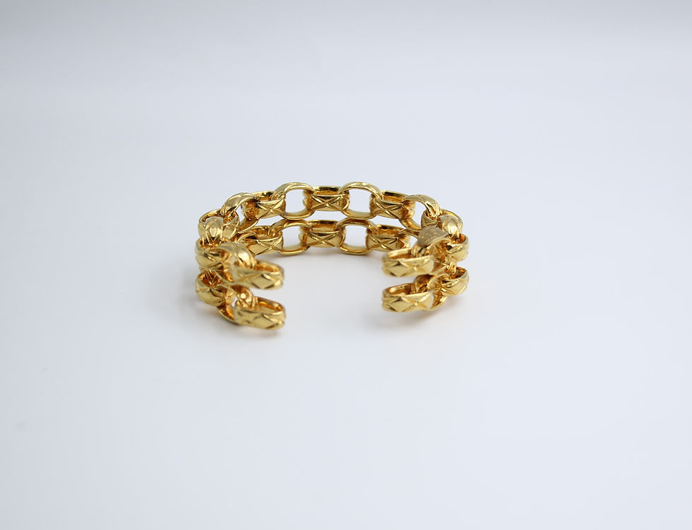 Thumbnail: Chanel Vintage 86 Gold-Plated Diamond Pattern Hollow Bracelet