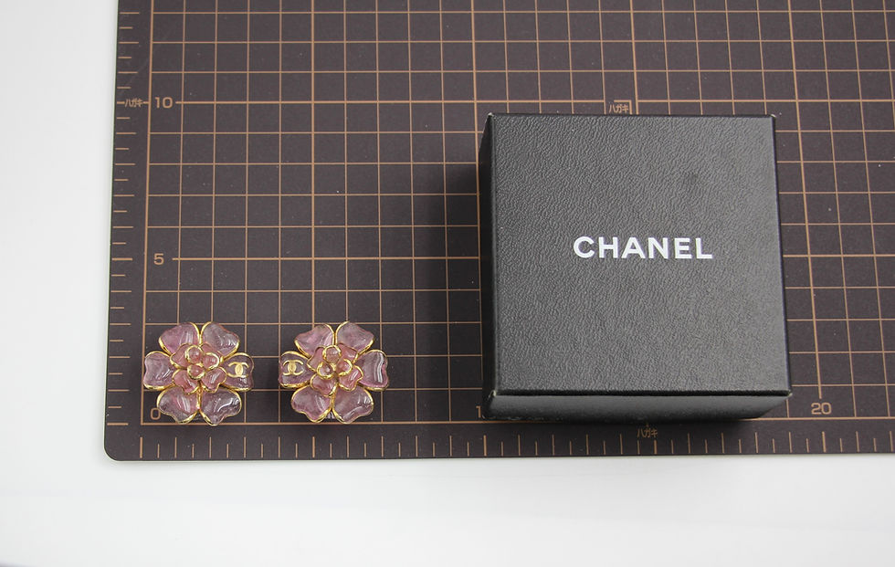 Thumbnail: Chanel Vintage 02A Gripoix Pink Camellia Clip-on Earrings