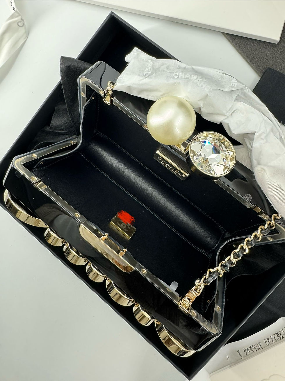 Thumbnail: Chanel 2025/26 Plexi, Strass Imitation Pearls Metal & Rhinestone Evening Bag