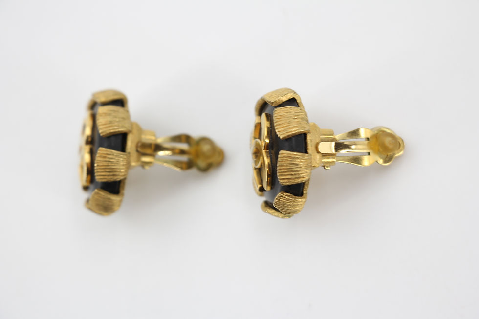 Thumbnail: Chanel Vintage 94P Gold Plated & Resin Buckle CC Black and Gold Clip-on Earring