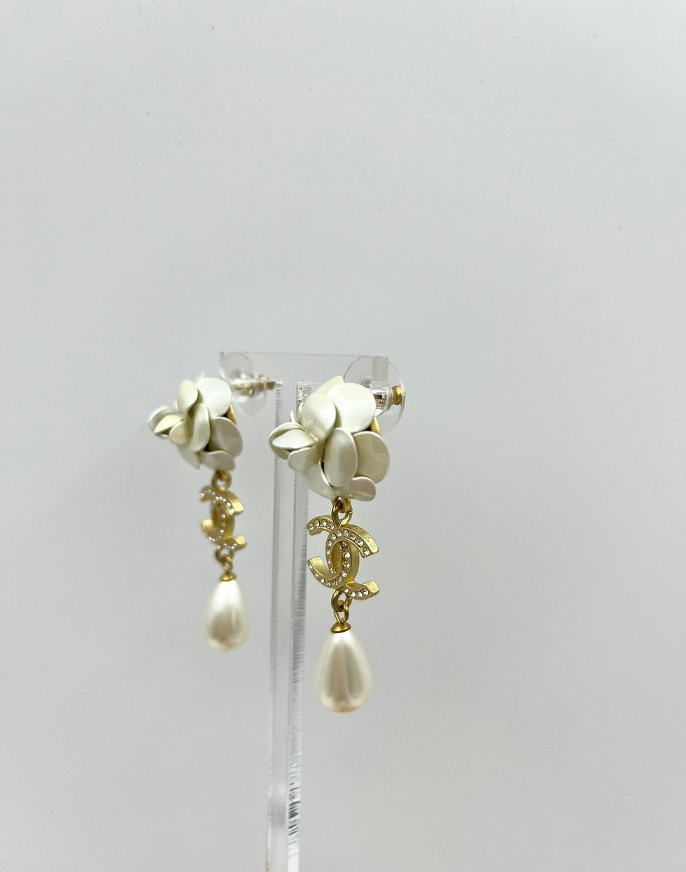 Thumbnail: Chanel A20 Rhinestone Imitation Pearl Metal Camellia Earrings