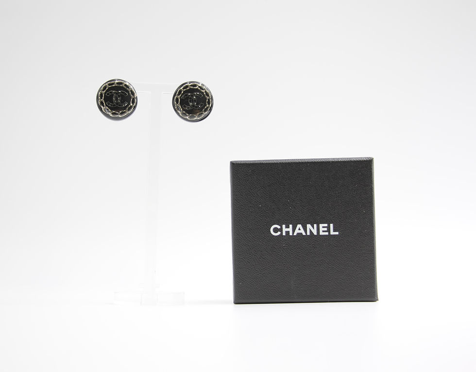 Thumbnail: Chanel Vintage 09P Resin Black Chain Pattern Clip-on Earrings