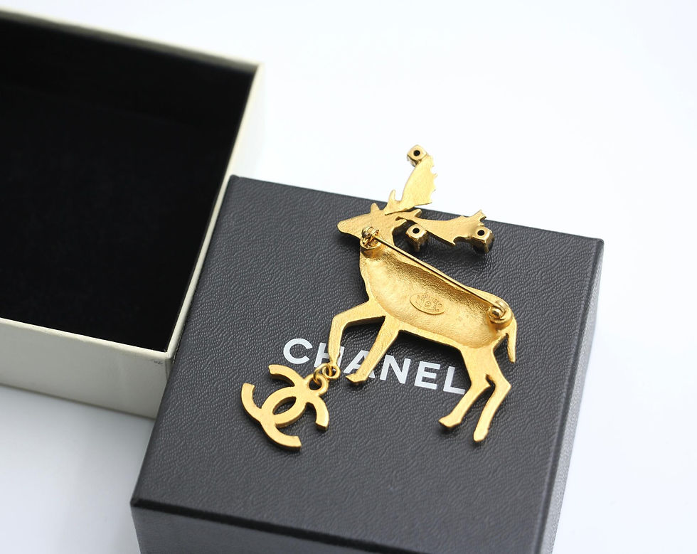 Thumbnail: Chanel Vintage 01A水鑽鹿cc胸針