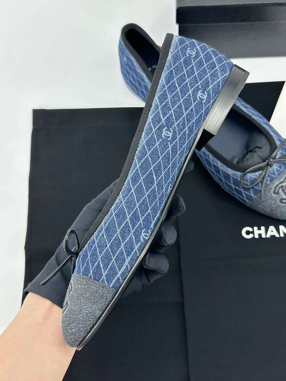 Thumbnail: Chanel 25P Denim Ballet Flats Size 39 in Navy Blue & Dark Grey