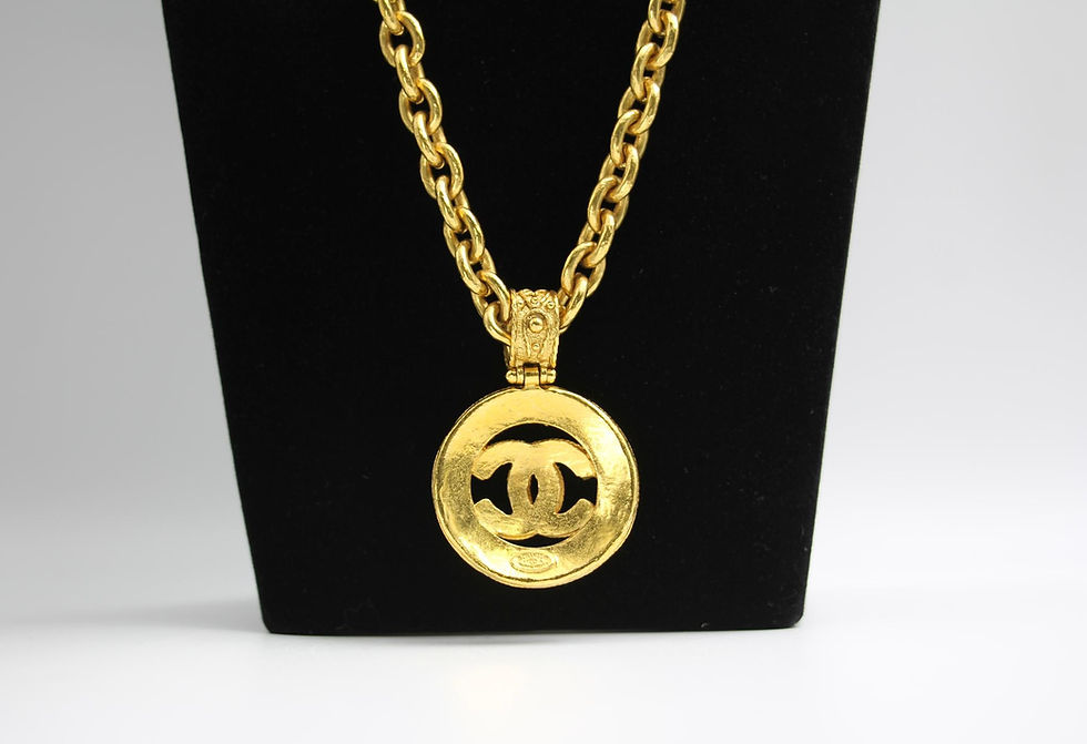 Thumbnail: Chanel Vintage 94A Gold-Plated Medallion Pendant Long Necklace