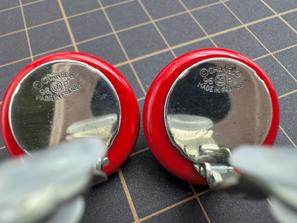 Thumbnail: Chanel Vintage 96P Resin Imitation Pearl Red Round Clip-on Earrings