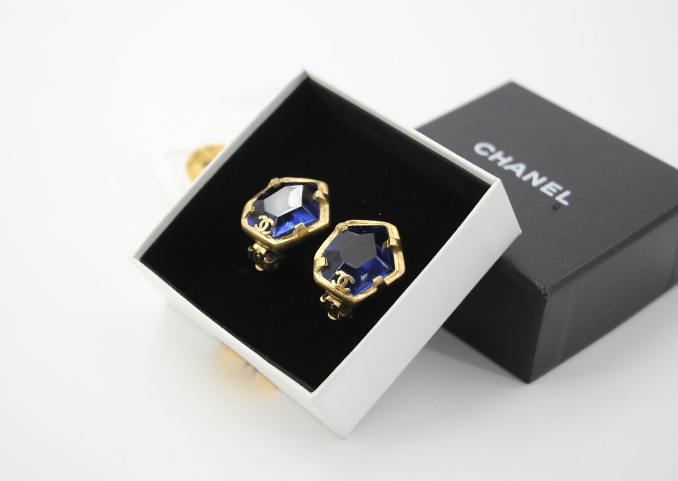 Thumbnail: Chanel Vintage 01A Gripoix Blue Gold-Plated Clip-on Earrings
