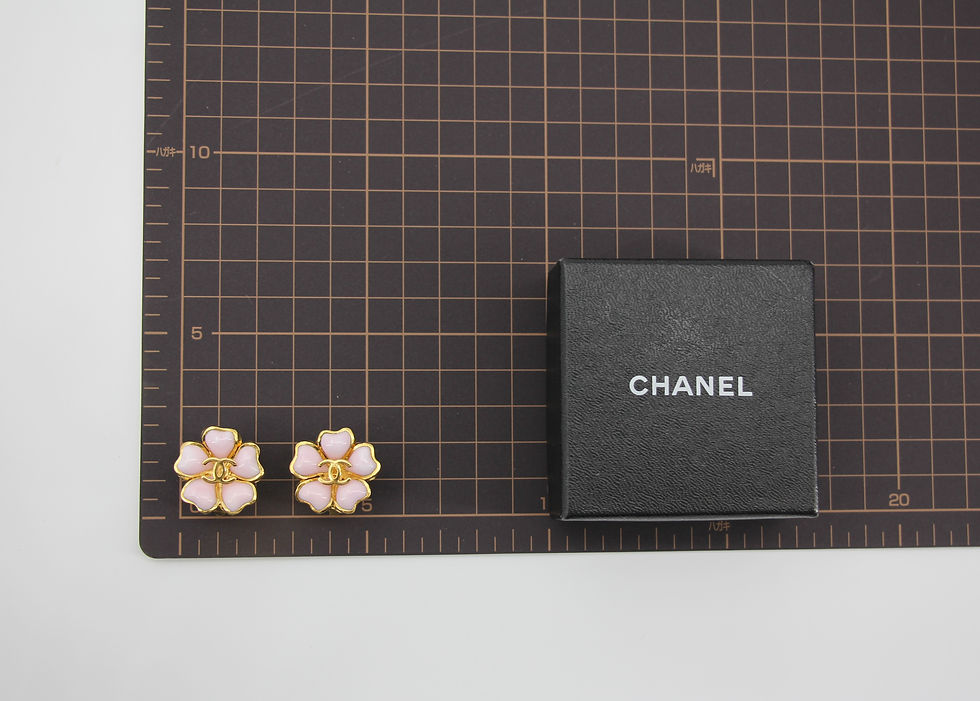 Thumbnail: Chanel Vintage 97P Gripoix Gold-plated Pink Camellia Clip-on Earrings