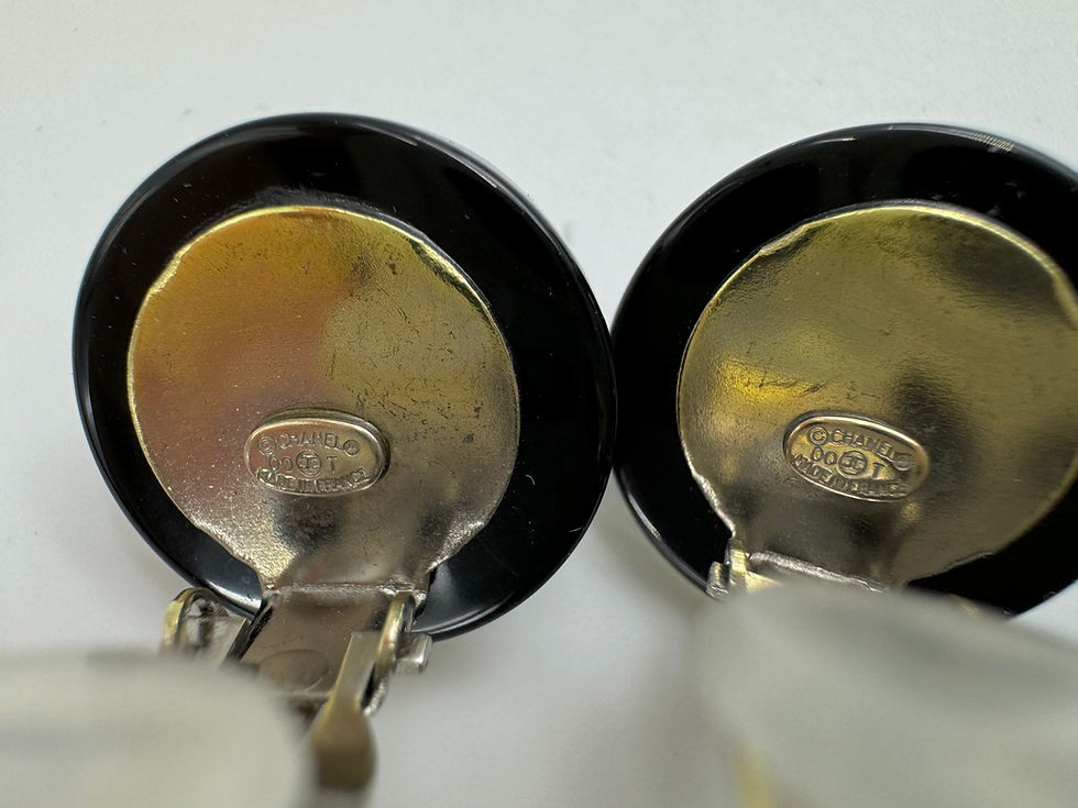 Thumbnail: Chanel Vintage 00T Iridescent Black Round Earrings