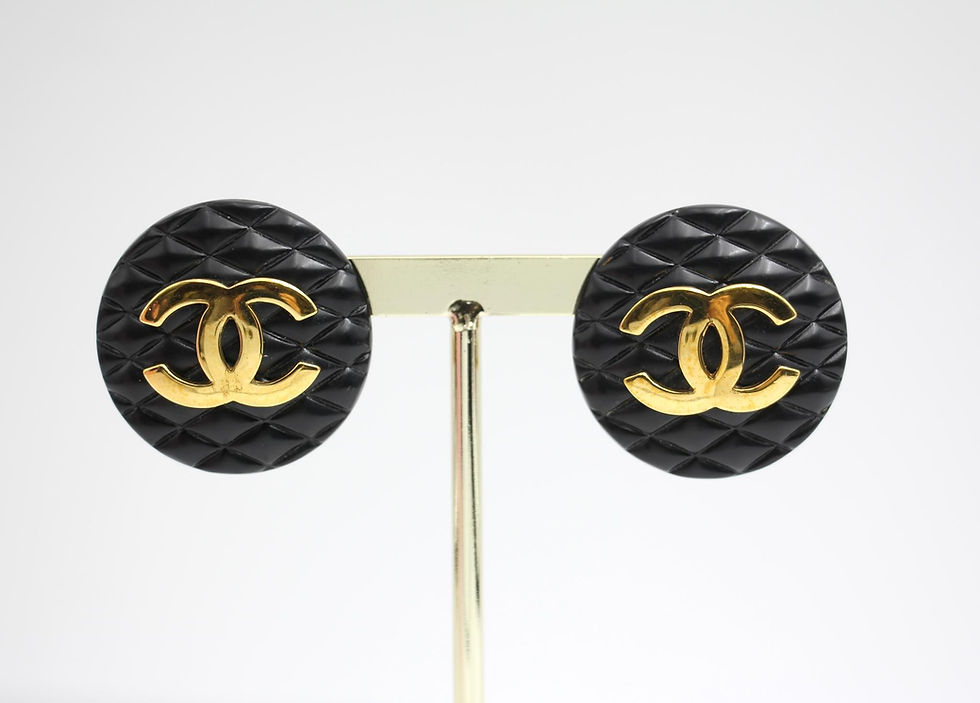 Thumbnail: Chanel Vintage 91年樹脂菱形狀亮黑金色大耳環