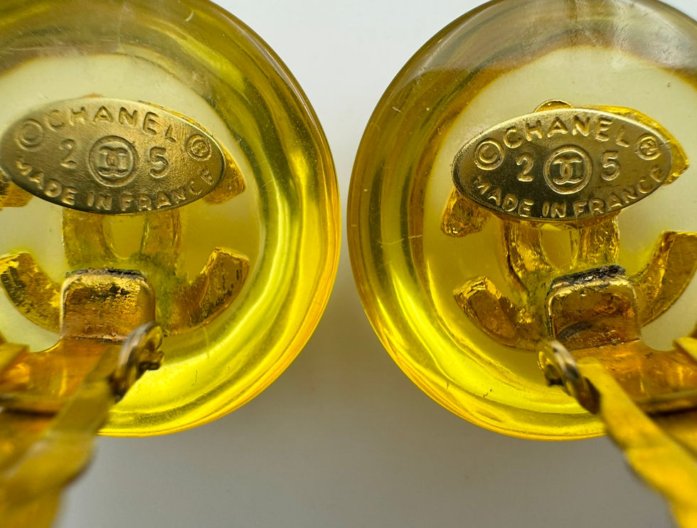 Thumbnail: Chanel Vintage 88 Gold-plated & Resin Round Clip-on Earrings 