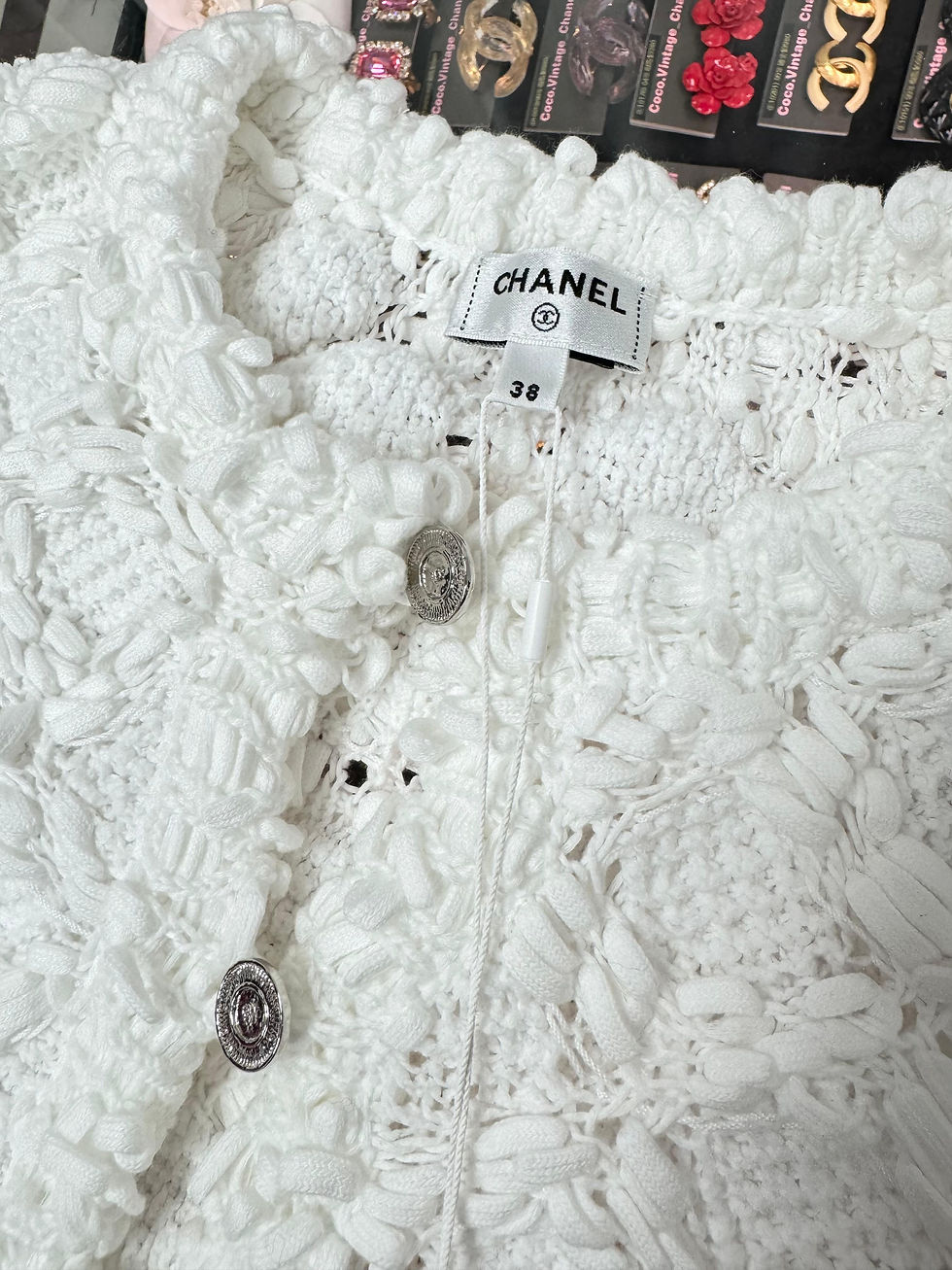 Thumbnail: Chanel 25P Pure White Quilted Knit Cardigan Jennie‘s Style Size 38