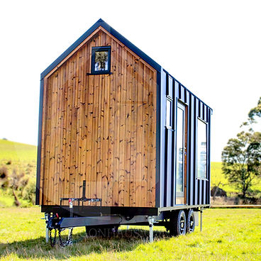 Barnhaus in the Paddock 2018 (Compass Hut).jpg