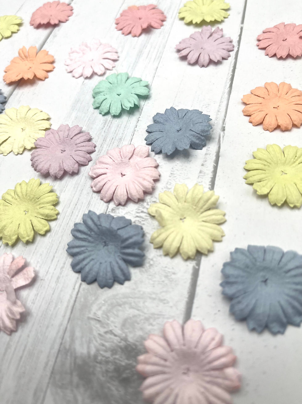 Thumbnail: Paper Daisy Flowers Mulberry 50 Pieces 1 inch Pastels