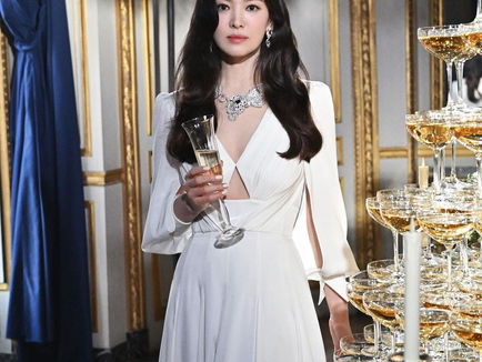 四十一岁的宋慧乔依然气质满满,女人味十足,乔妹的颜值还是这么顶!| 丽之林医学美容中心 - 轮廓固定