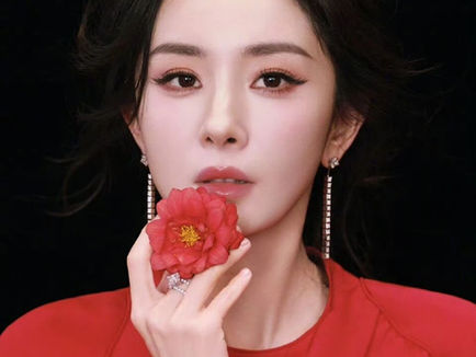 大幂幂这波颜值奢品双王炸!一袭红裙杀疯了,简直美到让人窒息!!! | 丽之林医学美容中心 - 铃铛线