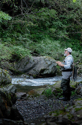 Pescatore durante il lancio