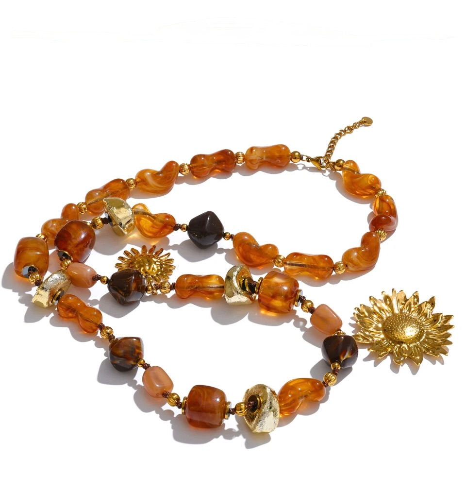 Miniature : collier pendentif soleil  perles et acier inoxydable