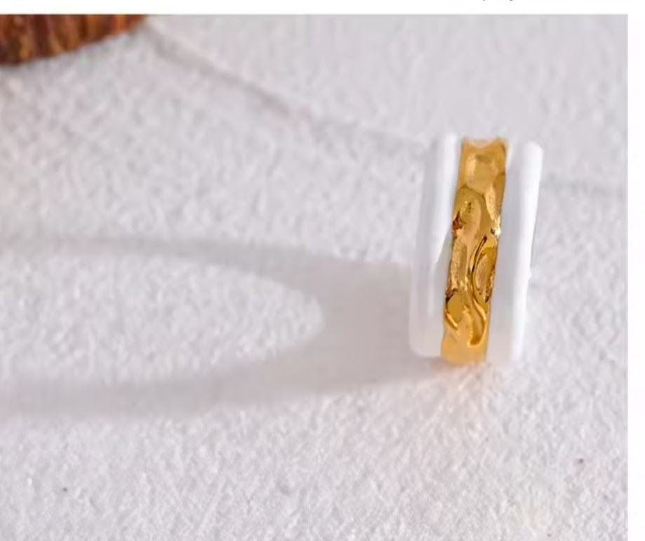 Miniature : Bague en émail blanc et acier vue de face