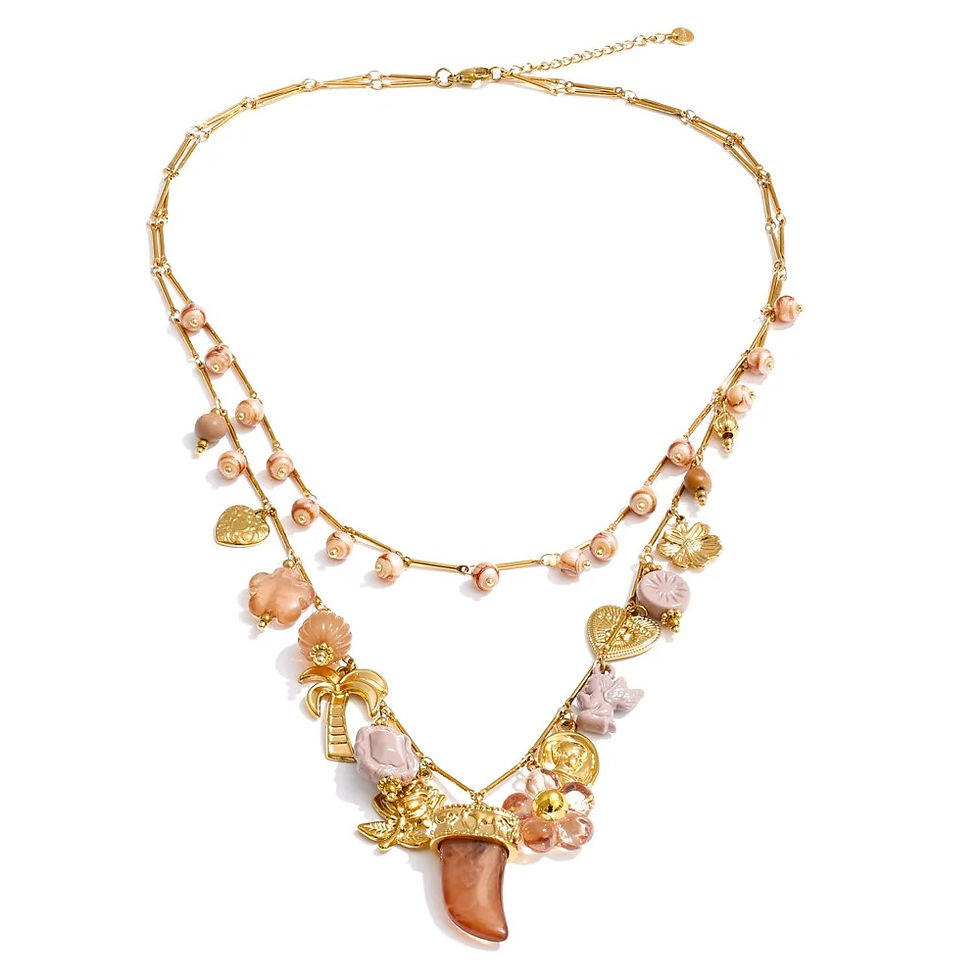 Miniature : Collier double charms doré en acier inoxydable avec pendentifs corail sur fond blanc