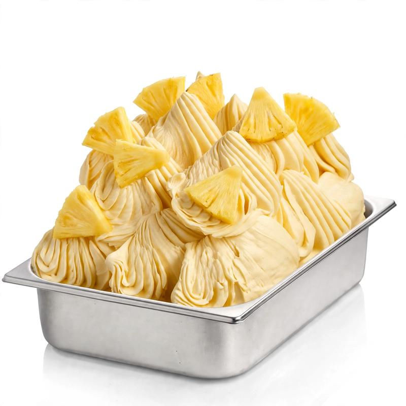 Cuba de gelado artesanal de ananás com tom amarelo vibrante e textura cremosa