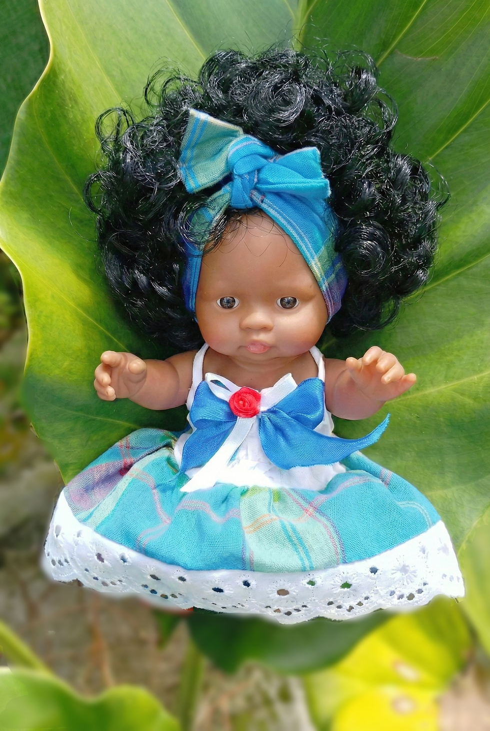 Poupée - Artisanat fait main : Madras Bleu et Dentelle – Souvenir de Martinique